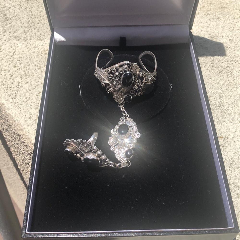 navajo cuff/slave ring with 6 onyx stones